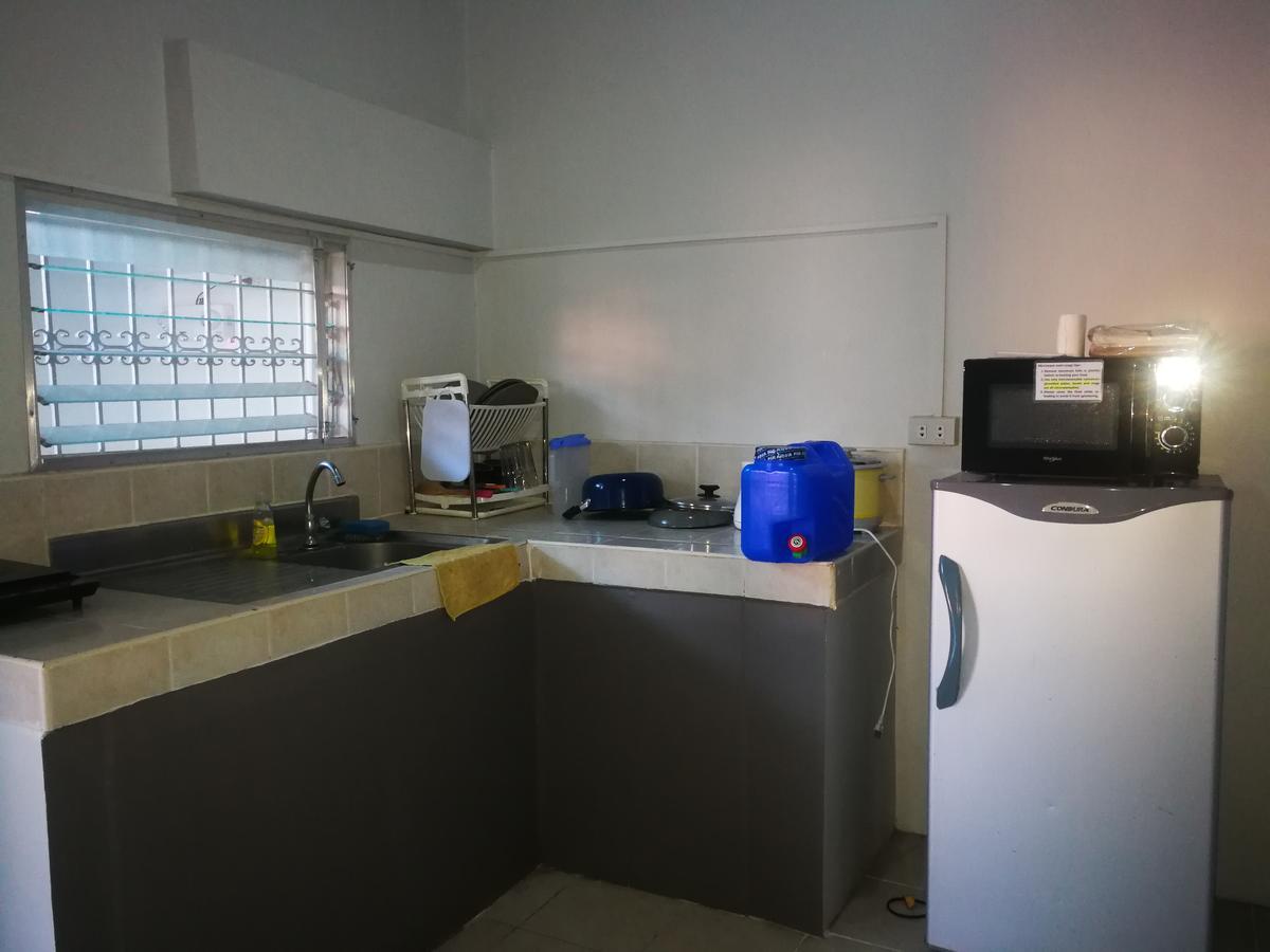 Moonstone: Comfy 1Br Unit Appartamento Olongapo Esterno foto