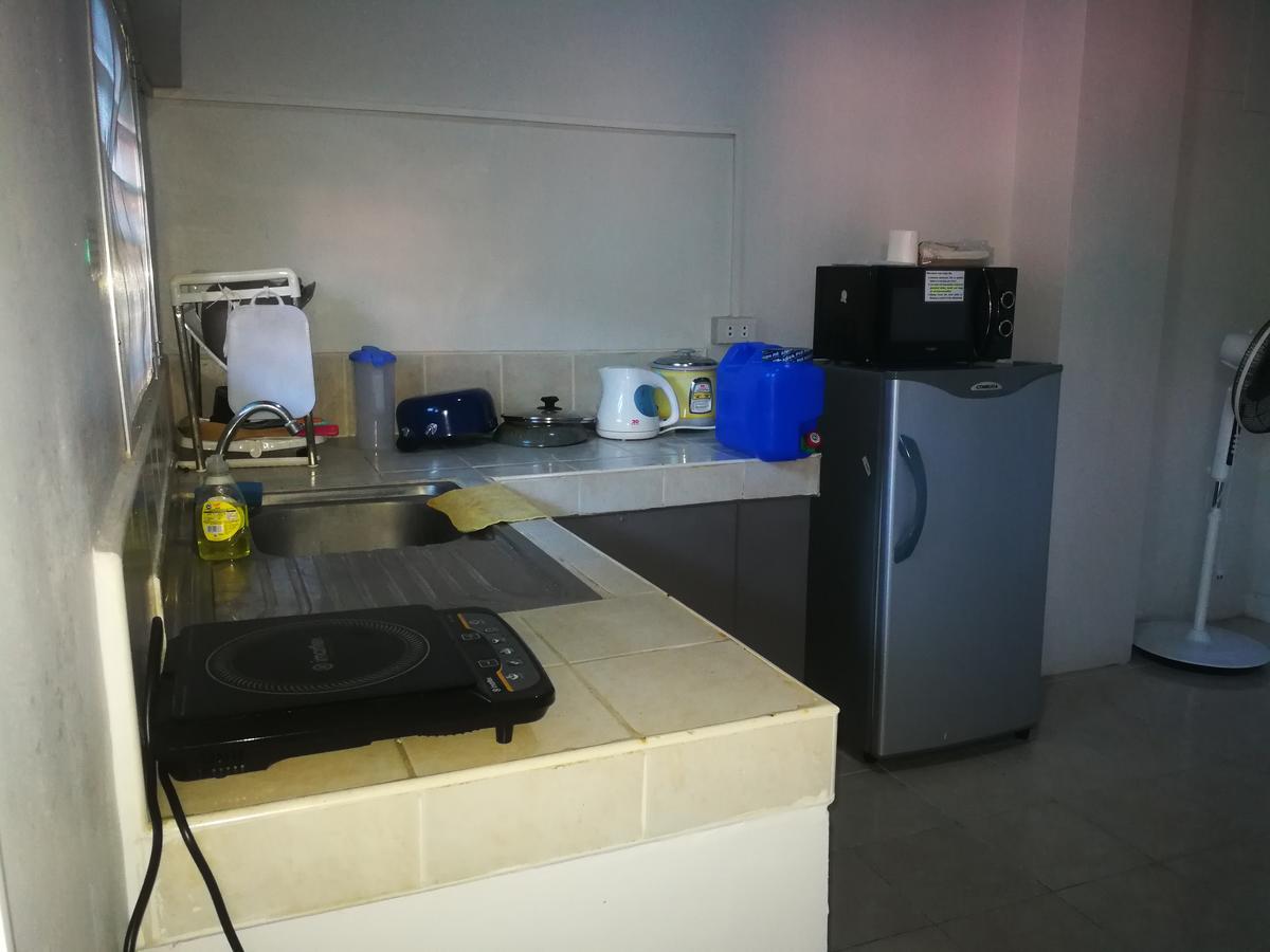 Moonstone: Comfy 1Br Unit Appartamento Olongapo Esterno foto