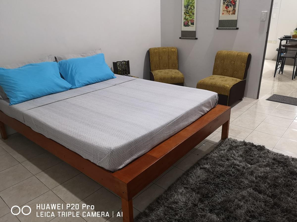 Moonstone: Comfy 1Br Unit Appartamento Olongapo Esterno foto